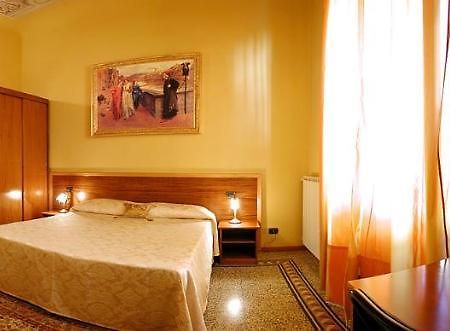 La Luna Guest House Florence Exterior photo